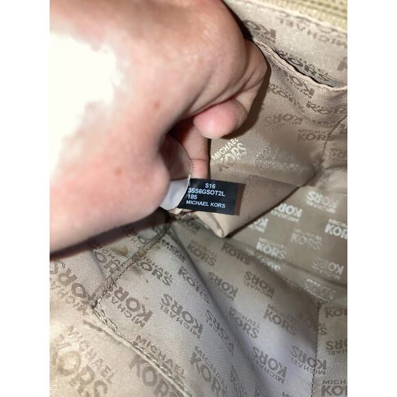 MICHAEL KORS LARGE SAFFIANO LEATHER WOMENS CROSSBODY BAG - Picture 13 of 16